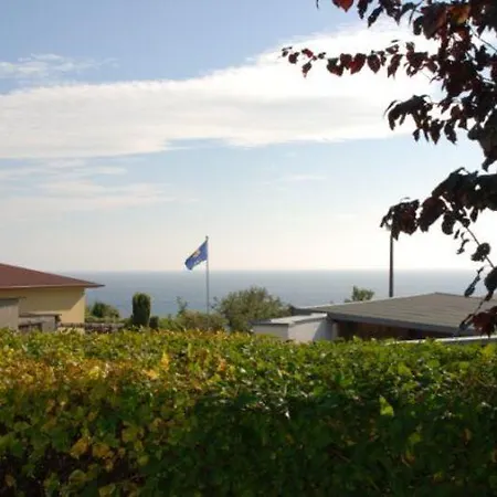 Ferienhaus Seeblick * 萨斯尼茨